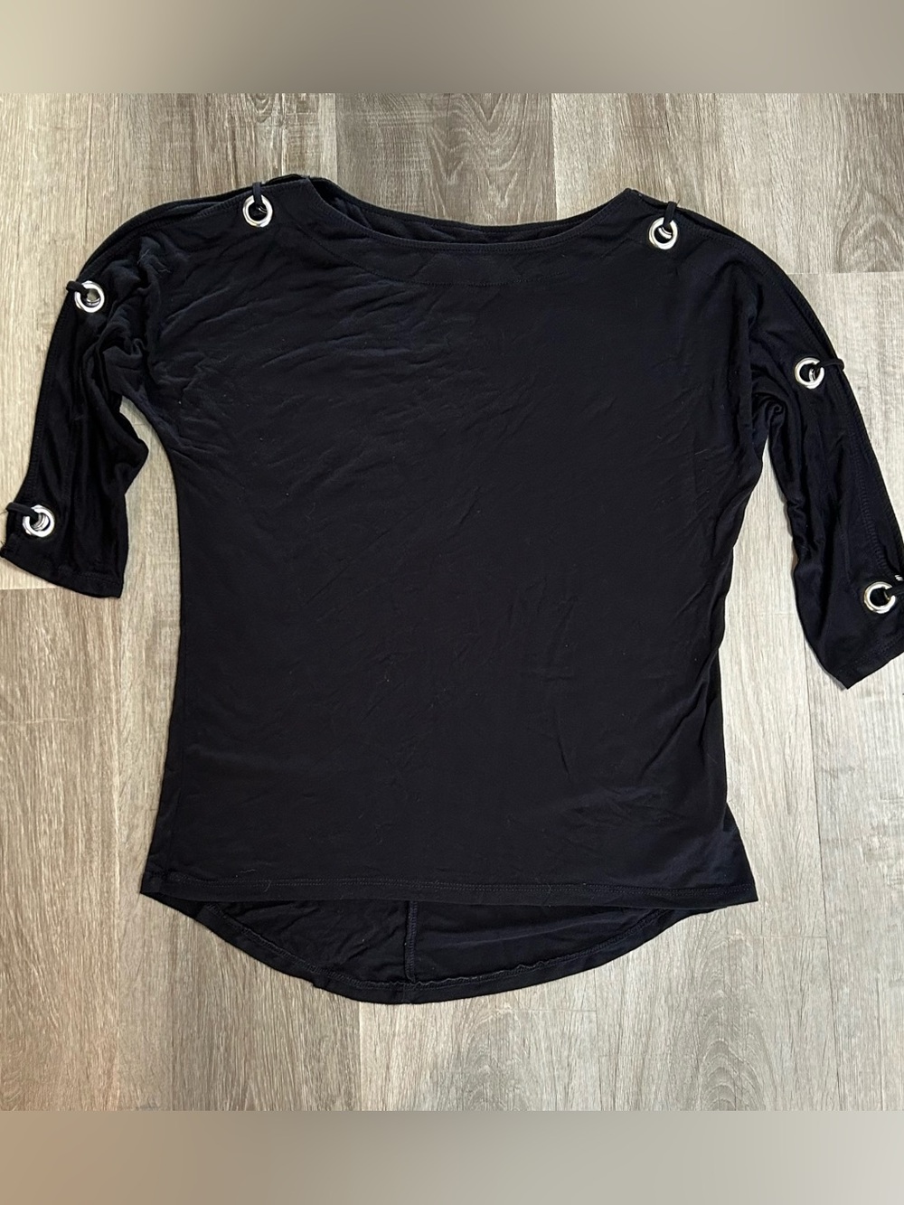 Cable & Gauge Black 3/4 Sleeve Top Silver Grommet Accents Size XS